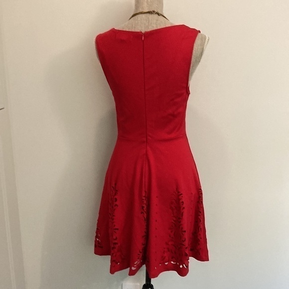 Black SWAN Red Fit an Eyelet Flare Sleeveless Dress Medium​​​​​​​ - Picture 8 of 11